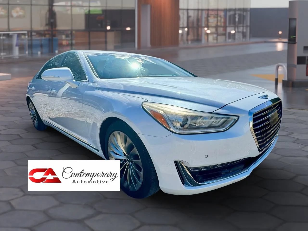 Used 2018 Genesis G90 5.0 Ultimate RWD image 4