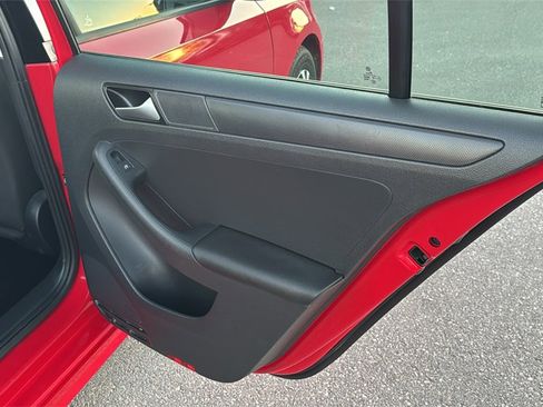 Used 2015 Volkswagen Jetta S image 38