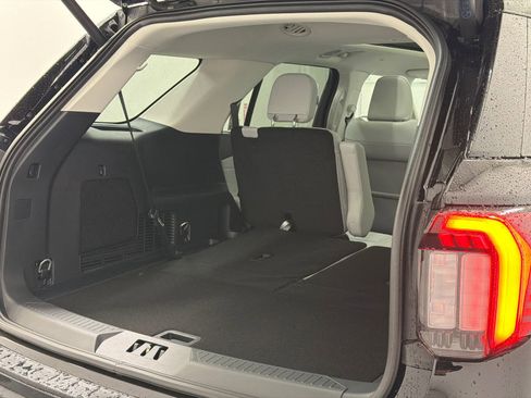 New 2026 Ford Explorer Platinum w/ LUX Leather Package image 9