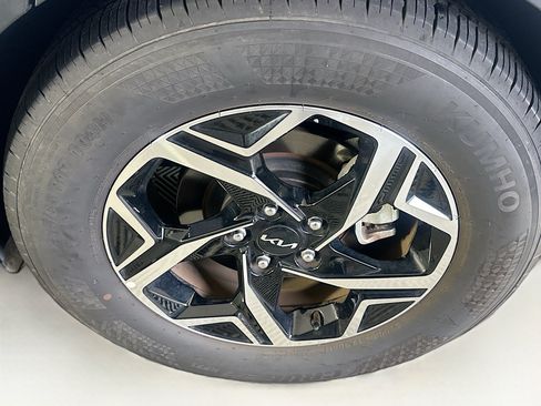 Used 2025 Kia Sportage LX FWD image 11