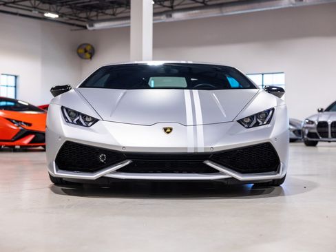 Used 2017 Lamborghini Huracan LP 610-4 AWD/4WD image 2