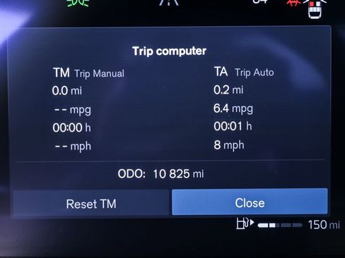 Certified 2025 Volvo XC40 B5 Core image 13