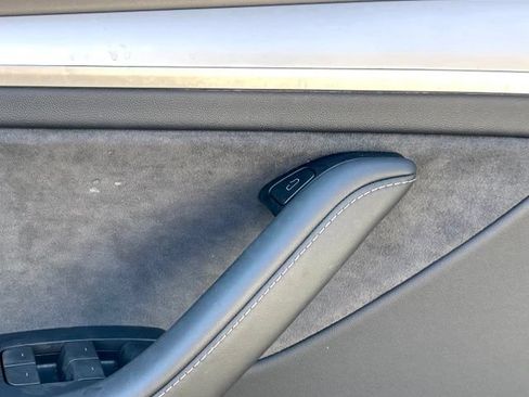Used 2024 Tesla Model Y Long Range AWD/4WD image 13