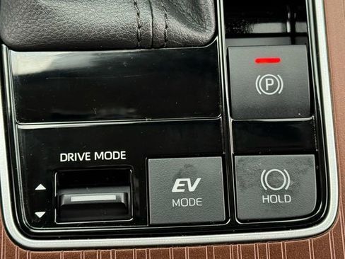 Certified 2024 Toyota Sienna XLE image 23