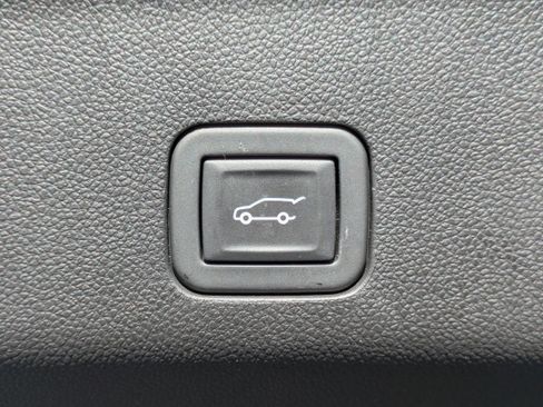 Used 2024 GMC Yukon Denali w/ Advanced Technology Package image 13