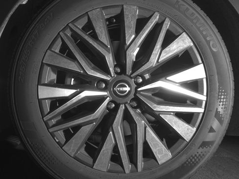 Used 2025 Nissan Altima 2.5 SV FWD image 12