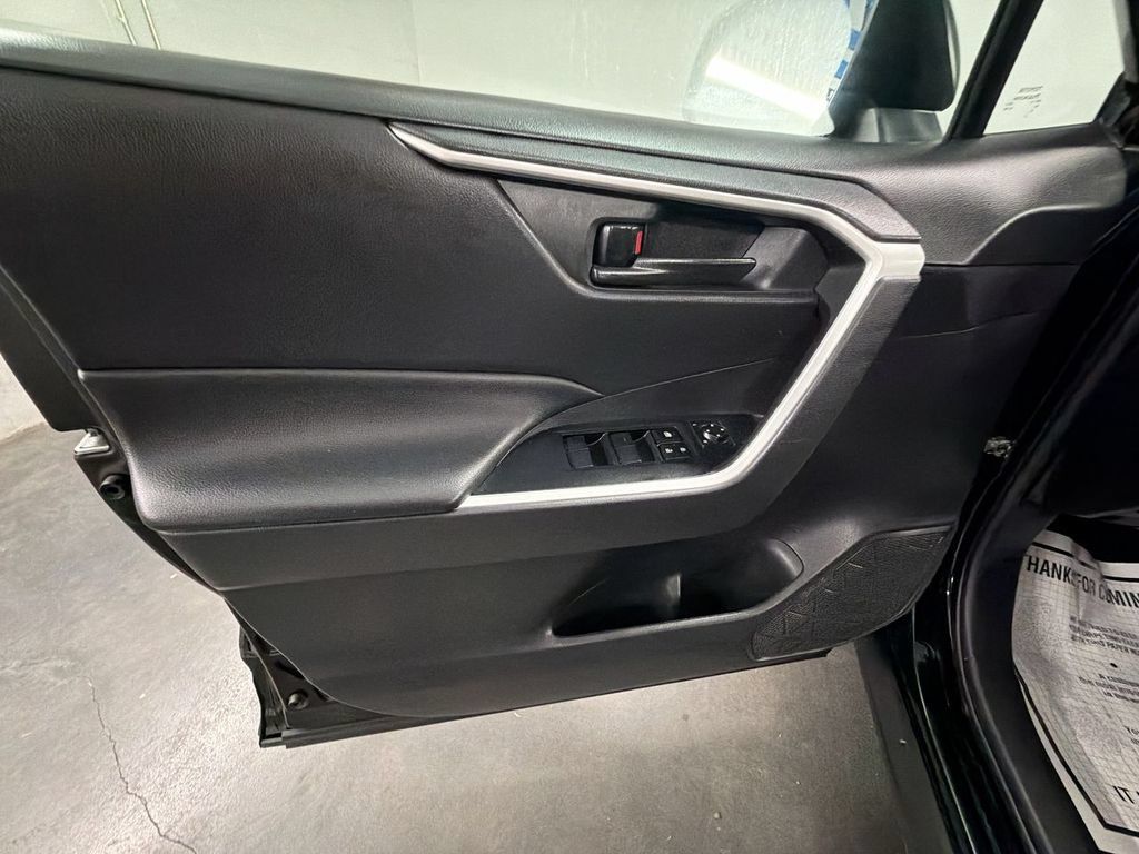 Used 2021 Toyota RAV4 LE FWD image 19