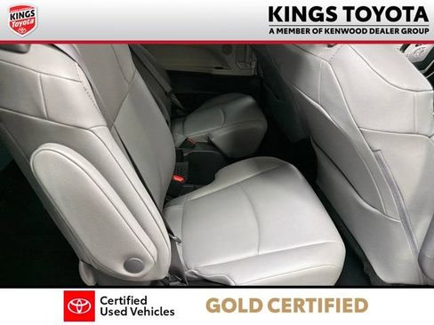 Used 2023 Toyota Sienna XLE FWD image 13