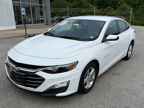 Used 2024 Chevrolet Malibu LS image 3