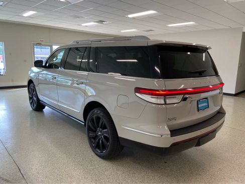 Used 2024 Lincoln Navigator L Reserve image 14
