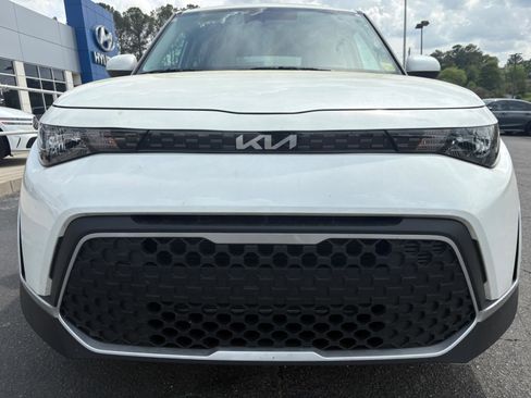 Used 2025 Kia Soul LX FWD image 6