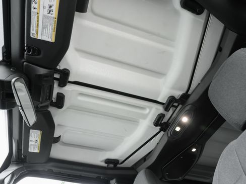Used 2025 Jeep Wrangler Unlimited Sahara w/ Safety Group AWD/4WD image 21