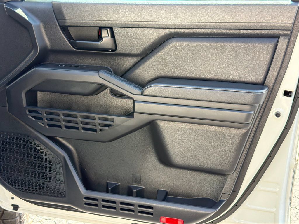 Used 2025 Toyota Tacoma SR AWD/4WD image 16