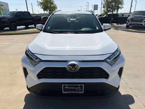 Used 2025 Toyota RAV4 XLE AWD/4WD image 8