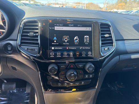 Certified 2022 Jeep Grand Cherokee Laredo X image 12