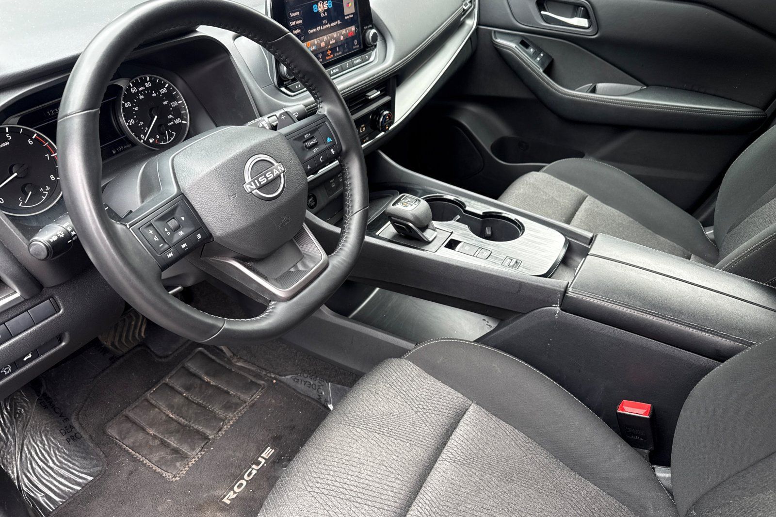 Used 2025 Nissan Rogue SV FWD image 11