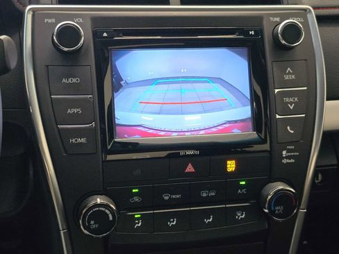 Used 2016 Toyota Camry SE w/ Moonroof Package FWD image 13