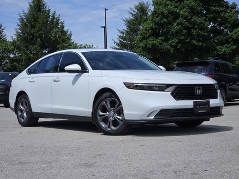 Used 2024 Honda Accord EX image 2