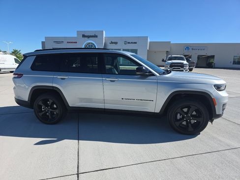 Used 2024 Jeep Grand Cherokee L Altitude AWD/4WD image 4