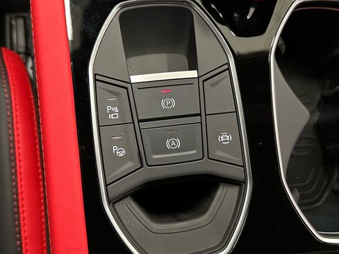 Used 2025 Lamborghini Urus SE image 29
