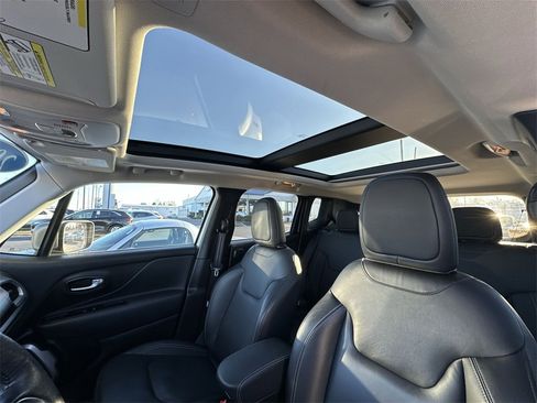 Used 2021 Jeep Renegade Limited w/ Sun & Sound Group image 13
