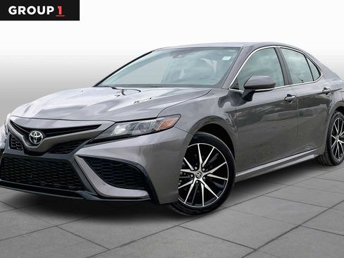 Used 2024 Toyota Camry SE image 1