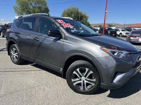 Used 2016 Toyota RAV4 LE AWD/4WD image 4