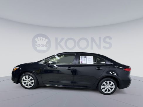 Used 2025 Toyota Corolla LE FWD image 17