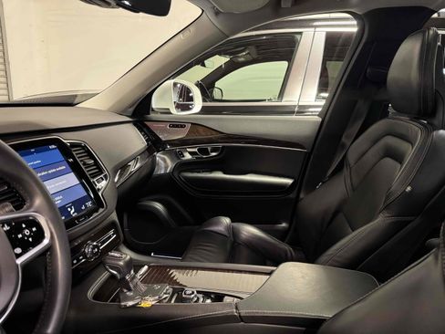 Used 2018 Volvo XC90 T6 Momentum w/ Convenience Package image 5