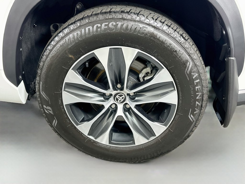 Used 2026 Toyota Highlander XLE AWD/4WD image 32