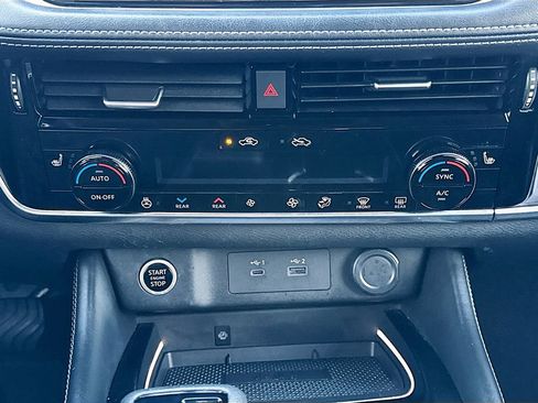 Used 2021 Nissan Rogue Platinum image 17