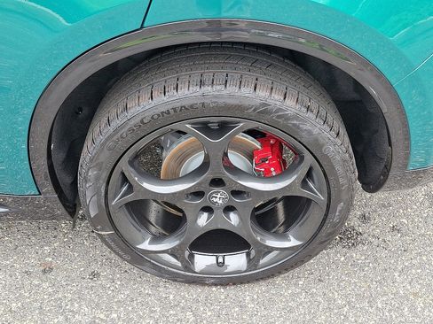 New 2025 Alfa Romeo Stelvio Sprint image 5