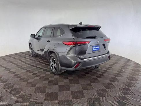 Used 2020 Toyota Highlander XLE w/ Protection Package #3 AWD/4WD image 6