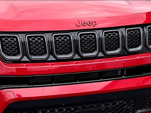 Used 2023 Jeep Compass Limited image 30