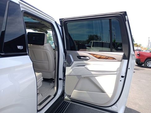 Used 2024 Cadillac Escalade ESV Sport Platinum image 14