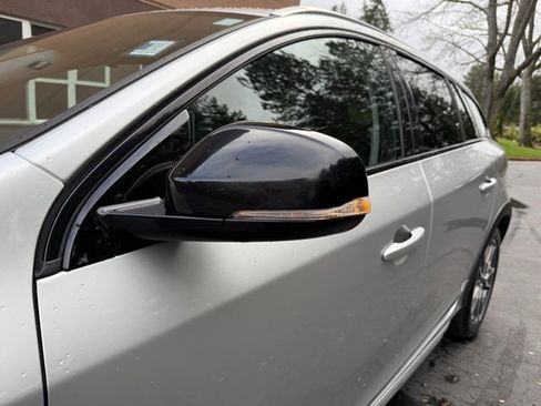 Used 2016 Volvo V60 T5 Cross Country Platinum image 37