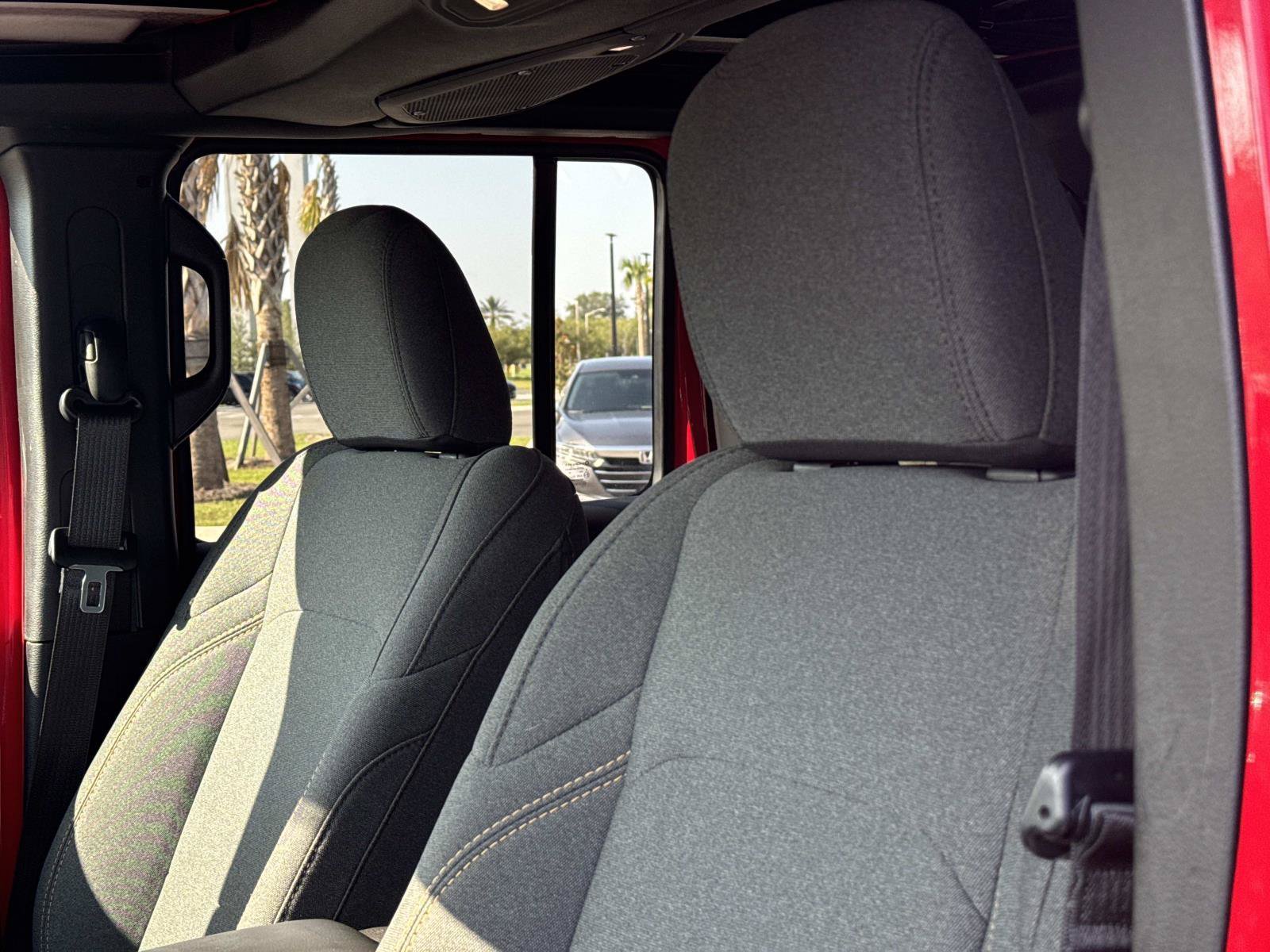 Used 2025 Jeep Wrangler Unlimited Sahara w/ Safety Group AWD/4WD image 12
