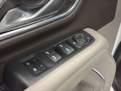 Used 2023 GMC Yukon XL SLT image 18