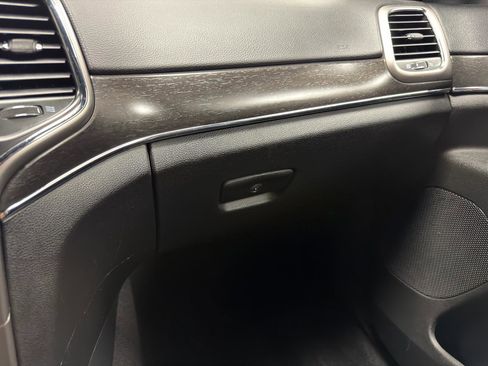 Used 2018 Jeep Grand Cherokee Limited w/ Luxury Group II image 24