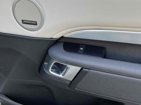 Used 2020 Land Rover Discovery Landmark image 61