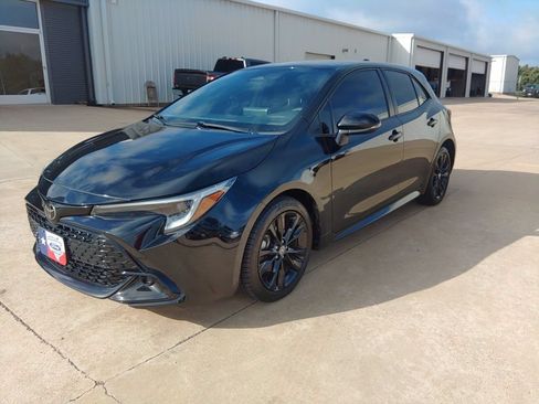 Used 2025 Toyota Corolla SE FWD image 2
