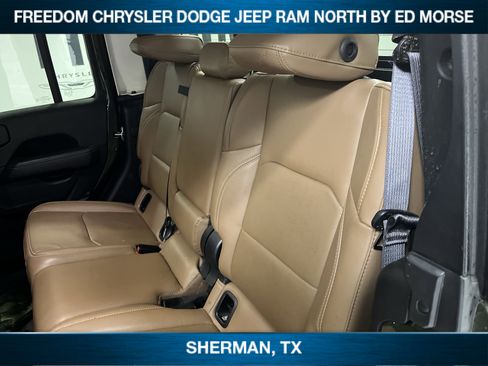 Used 2022 Jeep Gladiator Rubicon w/ Cold Weather Group image 9