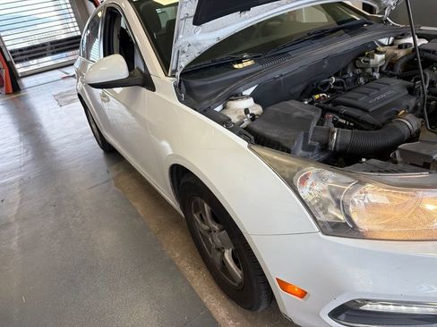Used 2016 Chevrolet Cruze LT FWD image 8