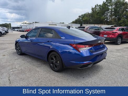 Used 2023 Hyundai Elantra SEL w/ Preferred Accessory Package FWD image 6