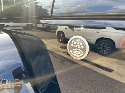 Used 2018 Jeep Wrangler Unlimited Sahara image 10