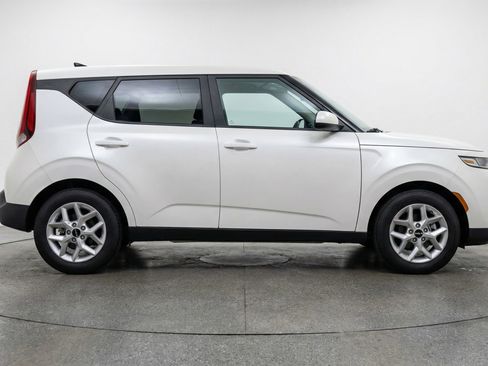 Used 2025 Kia Soul LX w/ LX Technology Package image 11