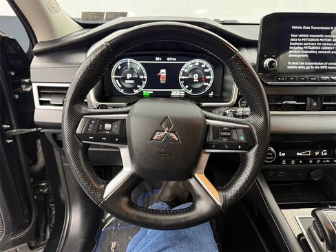 Used 2025 Mitsubishi Outlander SE image 15
