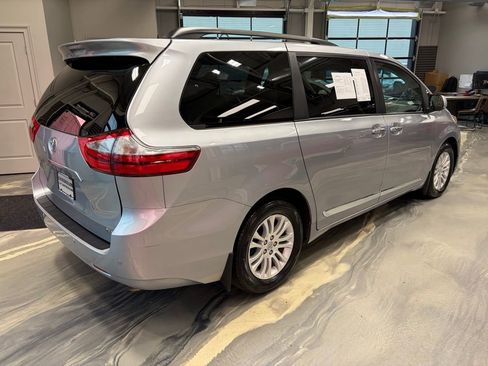 Used 2017 Toyota Sienna XLE w/ XLE Navigation Package image 33