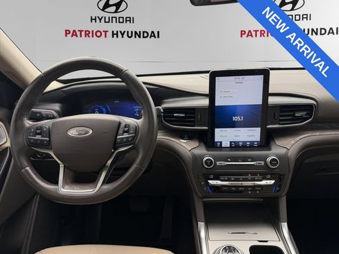 Used 2020 Ford Explorer Platinum w/ Premium Technology Package AWD/4WD image 10