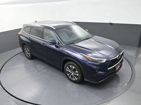 Used 2022 Toyota Highlander XLE w/ Protection Package #3 (TMS) AWD/4WD image 23